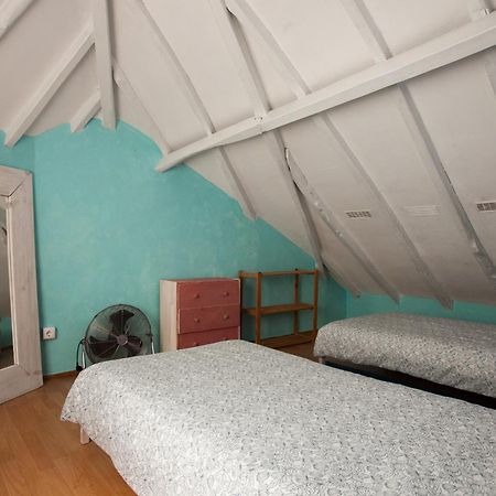 Ericeira Surf Camp Hostel Ruang foto