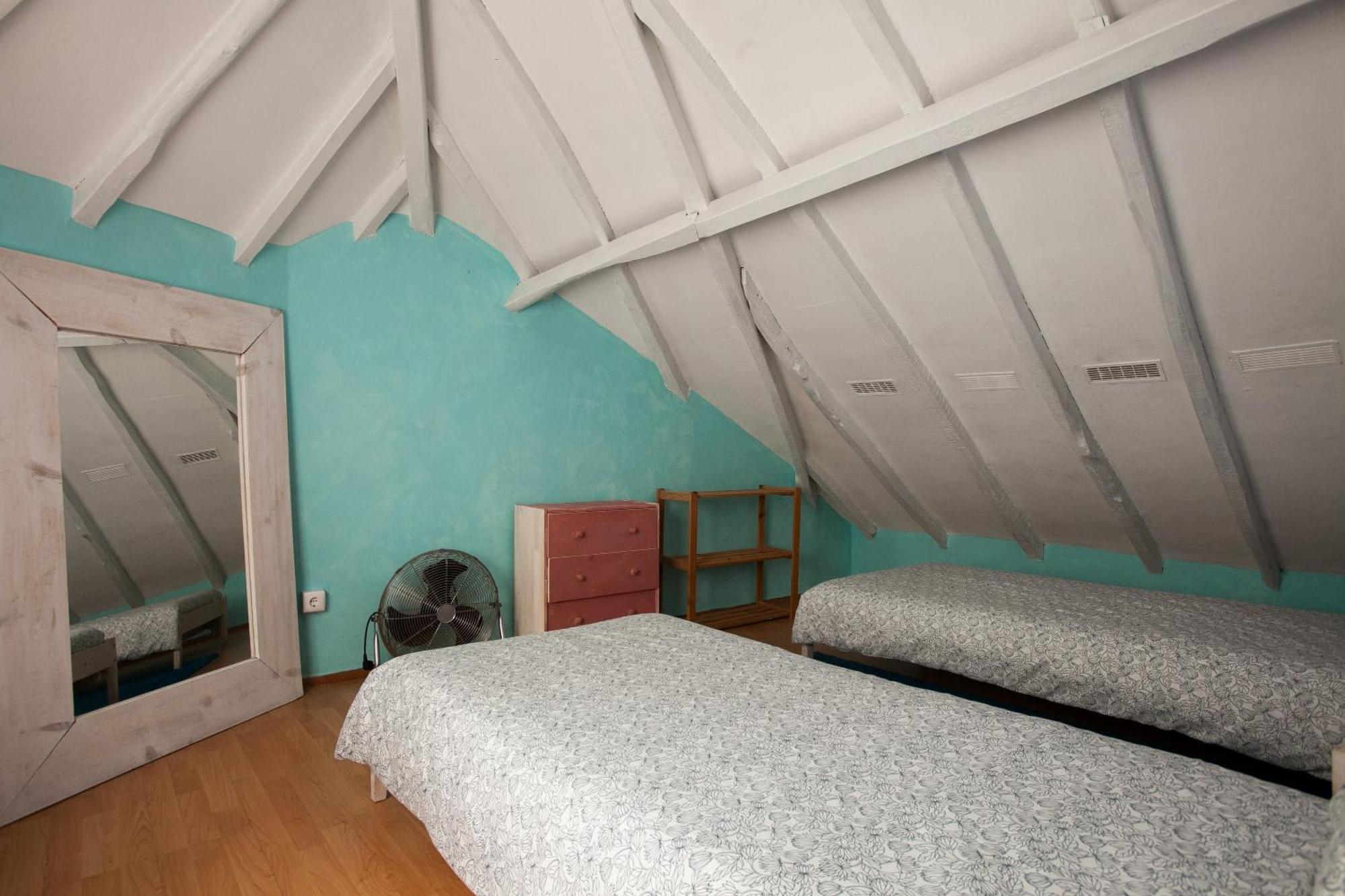 Ericeira Surf Camp Hostel Ruang foto