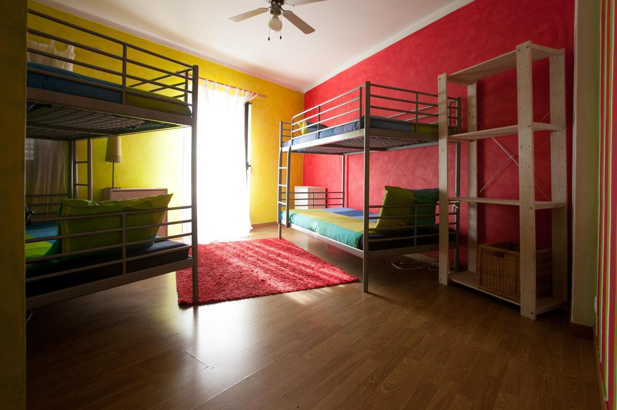 Ericeira Surf Camp Hostel Ruang foto