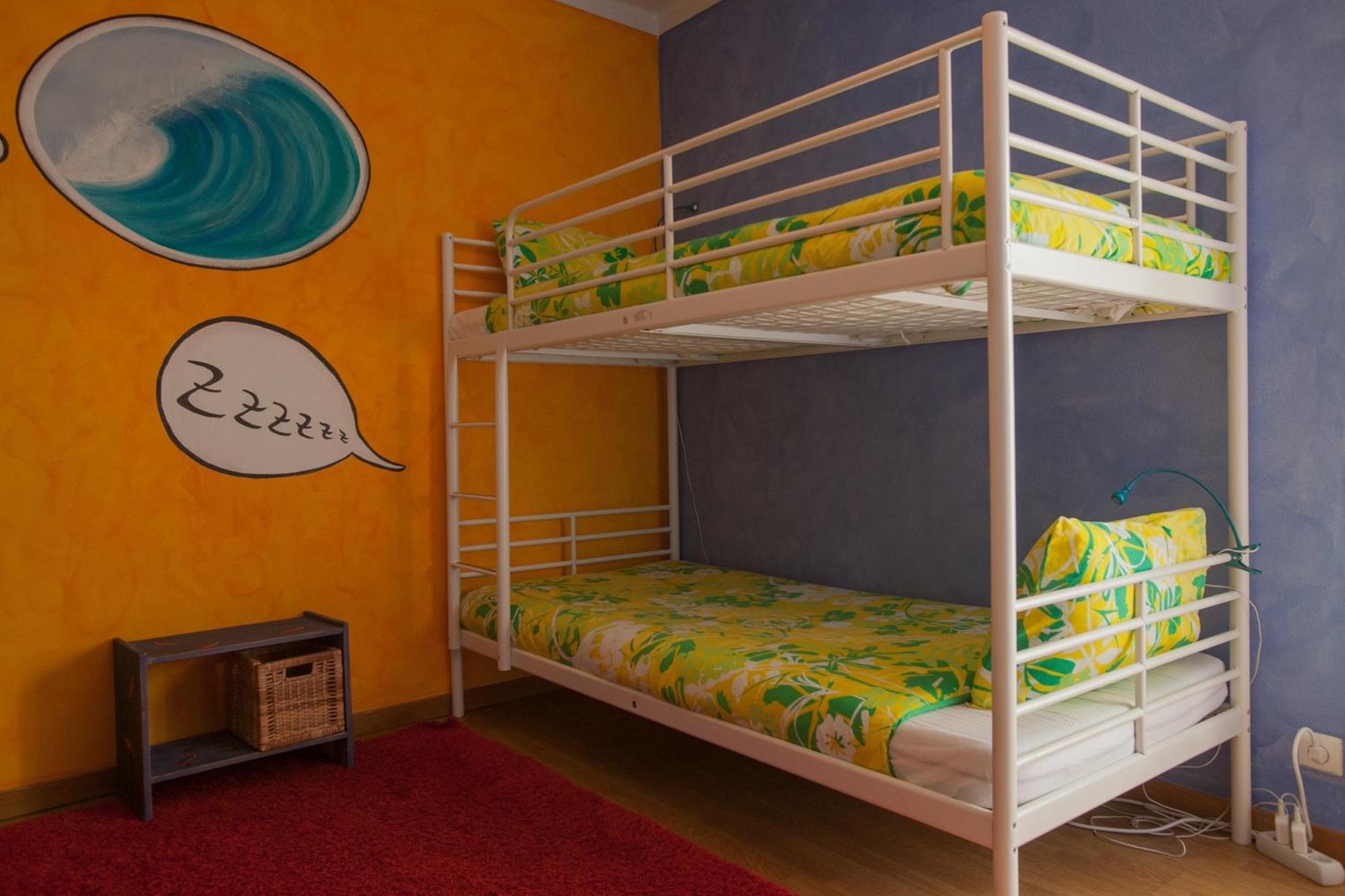 Ericeira Surf Camp Hostel Ruang foto