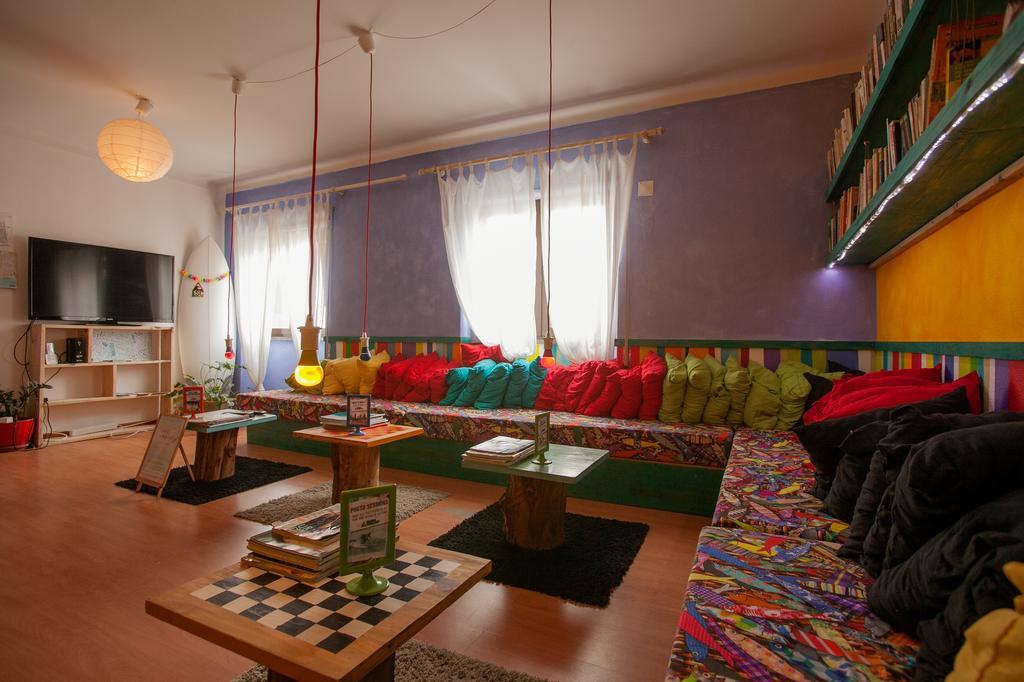 Ericeira Surf Camp Hostel Ruang foto